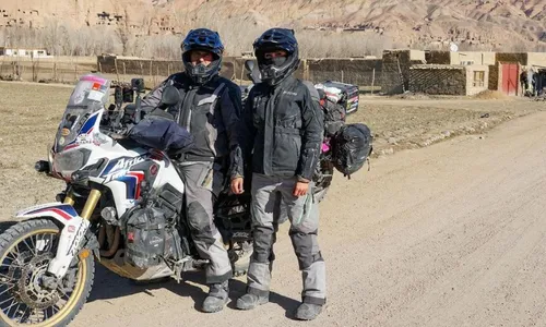 
          Imagem ilustrativa da imagem Brasileira que viajava de moto com marido sofre estupro coletivo na Índia
          