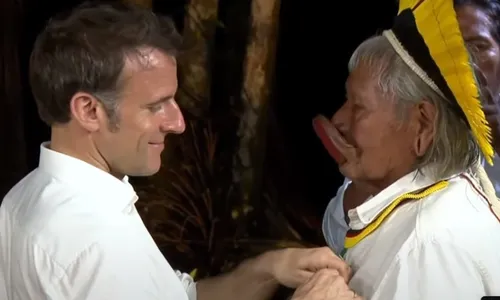 
          Imagem ilustrativa da imagem Cacique Raoni recebe de Macron medalha de Legião da Honra
          