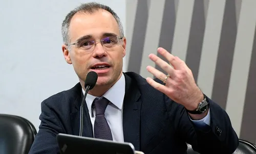 
          Imagem ilustrativa da imagem Caminhos abertos
          