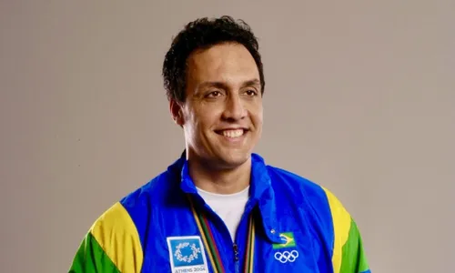 
          Imagem ilustrativa da imagem Campeão olímpico com o vôlei, Pampa é intubado devido a complicações com câncer
          