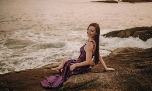 
          Imagem ilustrativa da imagem Cantora russa lança disco com samba, bossa e ijexá
          