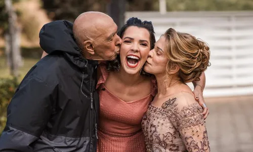 
          Imagem ilustrativa da imagem Capixaba premiada com filme sobre o câncer do pai
          