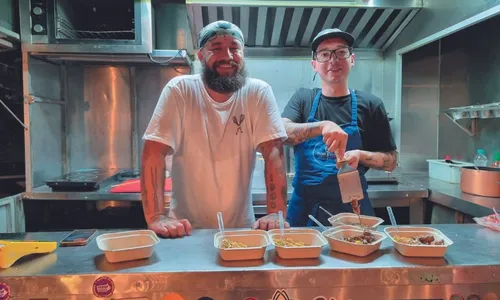 
          Imagem ilustrativa da imagem Chefs de cozinha embarcam em aventura gastronômica
          