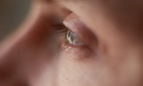 
          Imagem ilustrativa da imagem Chorar atenua o sofrimento
          