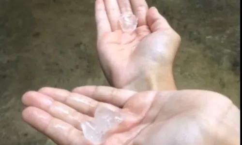 
          Imagem ilustrativa da imagem Chuva de granizo surpreende moradores de Cariacica
          