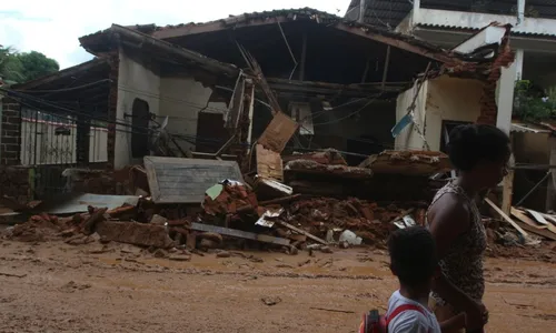 
          Imagem ilustrativa da imagem Chuva no Sul do ES: mais uma morte é confirmada e total chega a 20
          