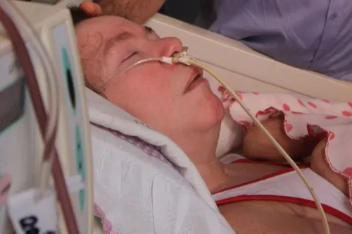 
          Imagem ilustrativa da imagem Clarinha: paciente misteriosa do ES morre após 24 anos em coma
          