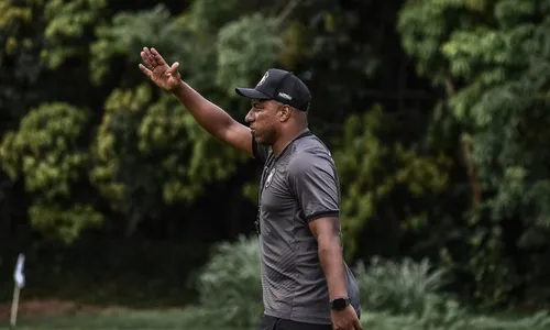 
          Imagem ilustrativa da imagem Clubes do ES se manifestam sobre ataque racista contra técnico no Capixabão
          