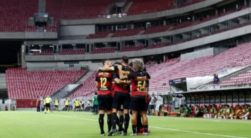 
          Imagem ilustrativa da imagem Com Arena vazia, Sport vacila contra Murici-AL, mas se classifica nos pênaltis
          