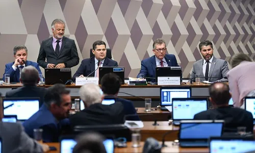 
          Imagem ilustrativa da imagem Comissão do Senado aprova PEC que criminaliza posse de qualquer quantidade de droga
          