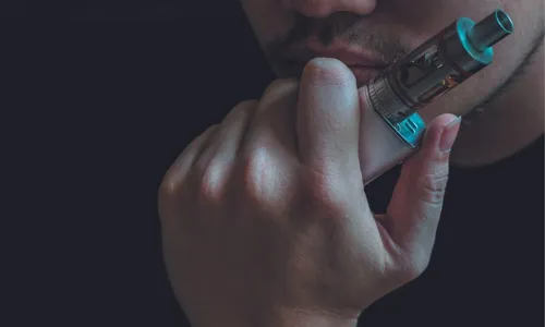 
          Imagem ilustrativa da imagem Consulta da anvisa aponta que 59% são a favor de liberar cigarro eletrônico
          