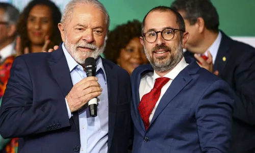 
          Imagem ilustrativa da imagem Contrato com Odebrecht complica ministro da CGU
          