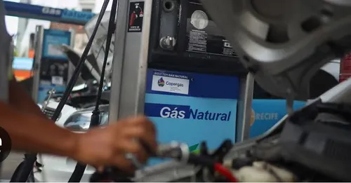 
          Imagem ilustrativa da imagem Copergás oferece R$ 1.000 em incentivos para quem converter carro para gás natural
          