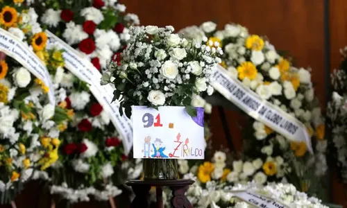 
          Imagem ilustrativa da imagem Corpo de Ziraldo, morto aos 91 anos, é velado por familiares, amigos e fãs
          