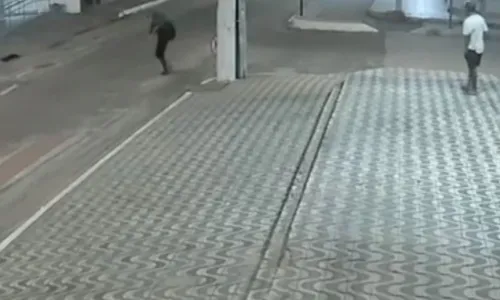 
          Imagem ilustrativa da imagem Criminosos invadem agência bancária e roubam televisão em Vila Velha
          