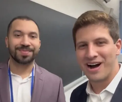 
          Imagem ilustrativa da imagem Direto dos EUA, João Campos convida Gil do Vigor para palestra no Recife
          