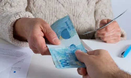 
          Imagem ilustrativa da imagem Doze mil aposentados pagam a mais por empréstimo
          