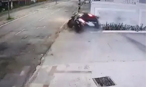 
          Imagem ilustrativa da imagem Duas jovens morrem após acidente de carro na Serra
          