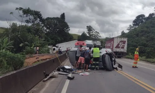 
          Imagem ilustrativa da imagem Duas pessoas morrem em acidente na BR-101 no Sul do ES
          