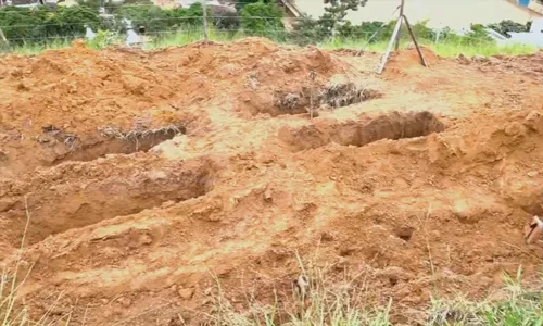 
          Imagem ilustrativa da imagem Em Mimoso do Sul, covas coletivas são abertas para vítimas da enchente
          