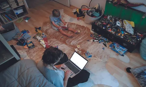 
          Imagem ilustrativa da imagem Empregos para trabalhar sem sair de casa em 25 empresas
          