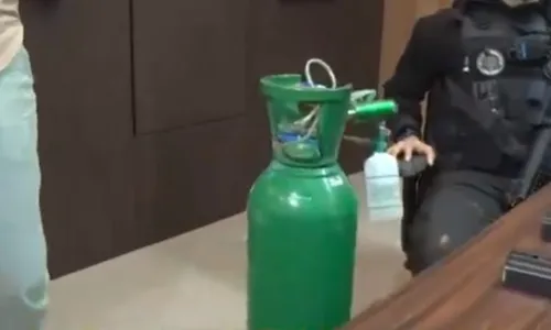 
          Imagem ilustrativa da imagem Esconderijo de Marujo tinha cilindro de oxigênio e fuzil, revela polícia
          