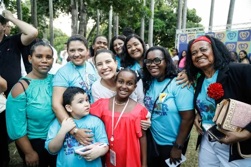
          Imagem ilustrativa da imagem Estado lança programa que vai dar auxílio mensal de R$ 300 a 100 mil mulheres
          