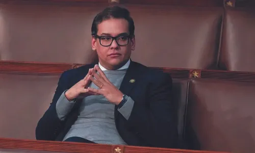 
          Imagem ilustrativa da imagem Ex-deputado George Santos volta a ser drag queen
          