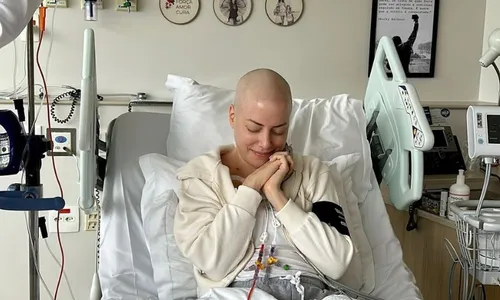 
          Imagem ilustrativa da imagem Fabiana Justus se emociona após receber medula óssea
          