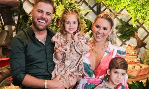 
          Imagem ilustrativa da imagem Filho de Zé Neto sofre choque anafilático após ser picado por abelha
          