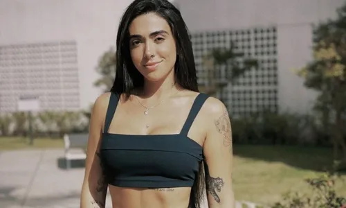 
          Imagem ilustrativa da imagem 'Fiquei até lisonjeada', responde ex-BBB Giovanna a fã sobre ser uma mulher trans
          