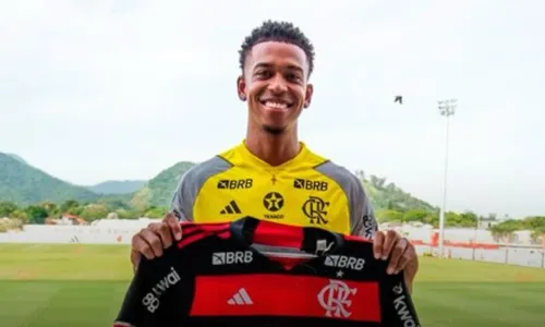 
          Imagem ilustrativa da imagem Flamengo apresenta centroavante Carlinhos como reforço do ataque no Brasileirão
          