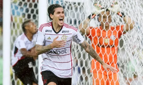 
          Imagem ilustrativa da imagem Flamengo derrota o Fluminense e fica muito perto da final do Campeonato Carioca
          