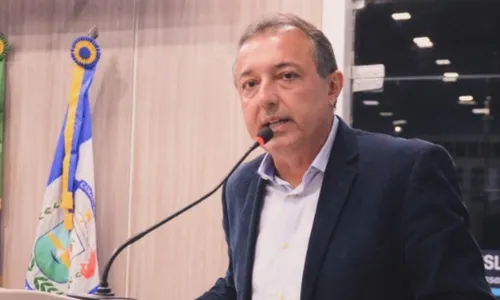 
          Imagem ilustrativa da imagem Garçom mata vereador e fere duas pessoas a facadas em restaurante no Ceará
          