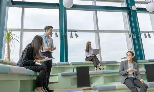 
          Imagem ilustrativa da imagem Geração Z quer mudança na relação com o trabalho
          