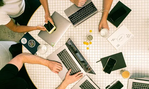 
          Imagem ilustrativa da imagem Gerentes mulheres têm renda 21% abaixo da dos homens
          