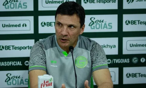 
          Imagem ilustrativa da imagem Goiás desliga Zé Ricardo e está no mercado atrás de novo técnico para Série B
          