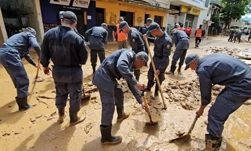 
          Imagem ilustrativa da imagem Governador envia 240 alunos soldado para ajudar na limpeza de Mimoso do Sul
          