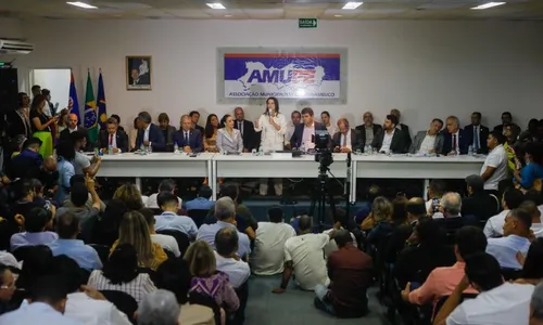 
          Imagem ilustrativa da imagem Governadora Raquel Lyra anuncia 100 creches e Novo Morar Bem na posse da Amupe
          