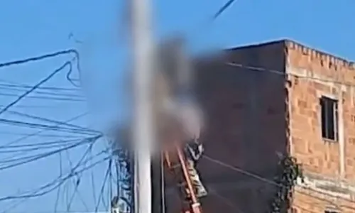 
          Imagem ilustrativa da imagem Homem morre eletrocutado enquanto trabalhava em poste de Cariacica
          