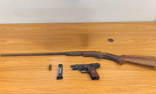 
          Imagem ilustrativa da imagem Homem suspeito de estuprar adolescente é preso por posse ilegal de arma de fogo
          