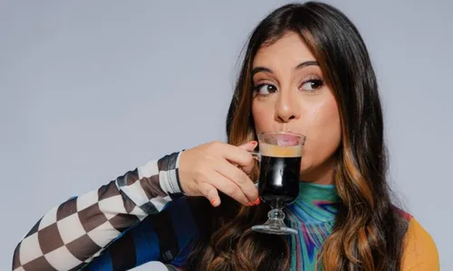 
          Imagem ilustrativa da imagem Humorista Carol Maloca apresenta show solo de stand-up comedy no Recife
          