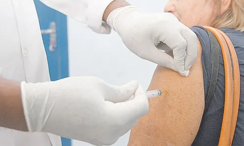 
          Imagem ilustrativa da imagem Idade crítica para se proteger de “doenças simples” começa aos 60 anos
          