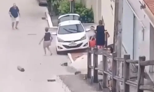 
          Imagem ilustrativa da imagem Idosa morre após ser atropelada por carro desgovernado em Colatina
          