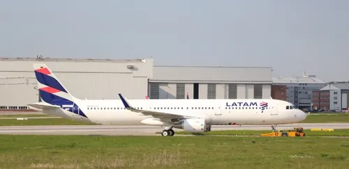 
          Imagem ilustrativa da imagem Incidente em voo da Latam entre Austrália e Nova Zelândia deixa dezenas de feridos
          