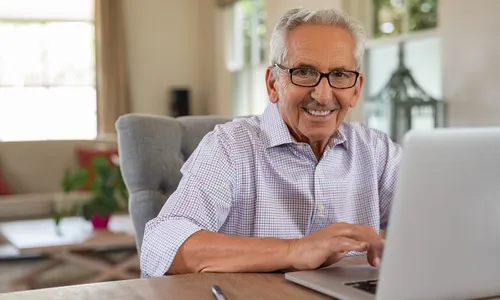 
          Imagem ilustrativa da imagem Iniciativas do governo para apoiar idosos que querem voltar ao mercado de trabalho
          