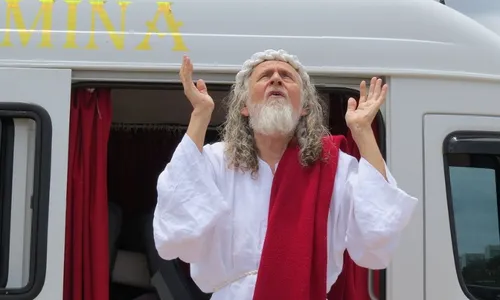 
          Imagem ilustrativa da imagem Inri Cristo, catarinense que se diz Jesus reencarnado, altera nome
          