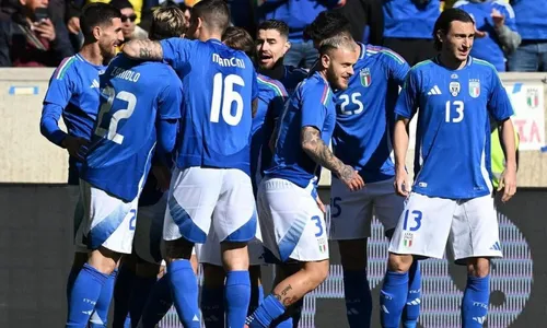 
          Imagem ilustrativa da imagem Itália segura pressão no final e derrota o Equador em amistoso nos Estados Unidos
          