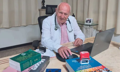 
          Imagem ilustrativa da imagem “Já via o valor medicinal da cannabis nos anos 70”, afirma médico
          