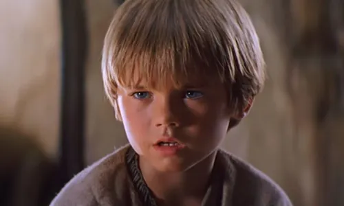 
          Imagem ilustrativa da imagem Jake Lloyd, que fez o jovem Anakin em 'Star Wars', está internado com esquizofrenia
          
